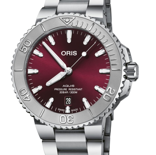 Oris Aquis 41,5 mm cadran rouge cerise