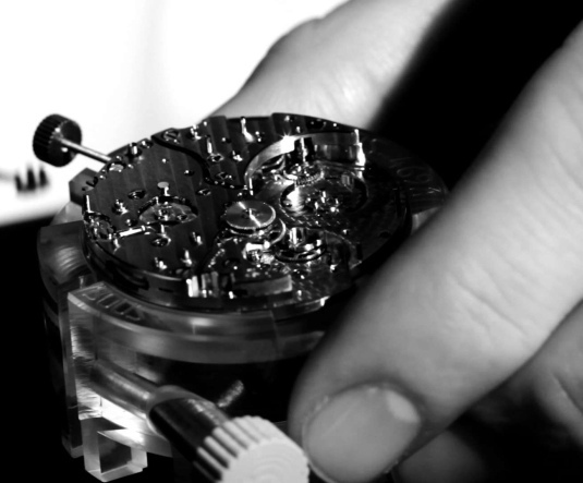 Roger Dubuis : réalisation d’un film sur le Poinçon de Genève Roger Dubuis : réalisation d’un film sur le Poinçon de Genève