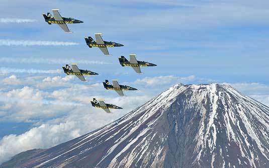Breitling : le Breitling Jet Team survole le Mont Fuji Breitling : le Breitling Jet Team survole le Mont Fuji