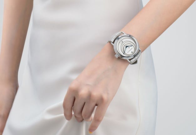 Aerowatch 1942 : se fait automatique en 40 mm Aerowatch 1942 : se fait automatique en 40 mm
