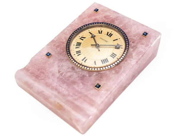 Old Time Heure : une pendulette Cartier en quartz rose de toute beauté Old Time Heure : une pendulette Cartier en quartz rose de toute beauté