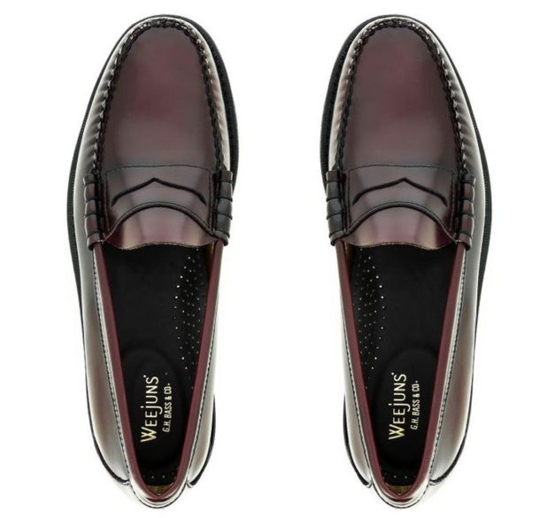 Bass : le Weejuns, aux origines du mocassin "Penny loafer" Bass : le Weejuns, aux origines du mocassin "Penny loafer"