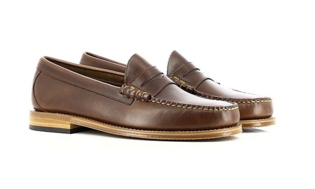 Bass : le Weejuns, aux origines du mocassin "Penny loafer" Bass : le Weejuns, aux origines du mocassin "Penny loafer"