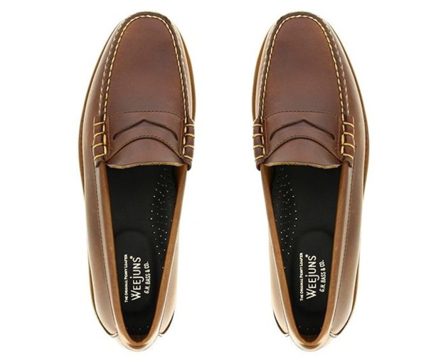 Bass : le Weejuns, aux origines du mocassin "Penny loafer" Bass : le Weejuns, aux origines du mocassin "Penny loafer"