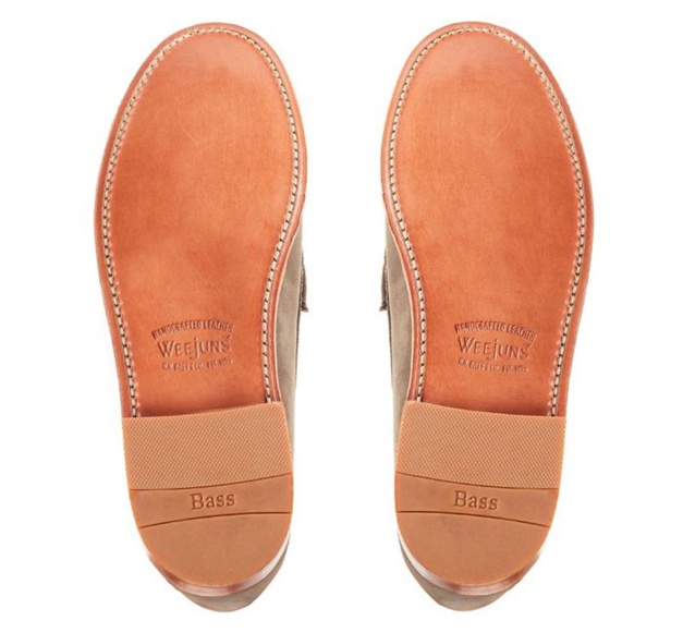 Bass : le Weejuns, aux origines du mocassin "Penny loafer" Bass : le Weejuns, aux origines du mocassin "Penny loafer"