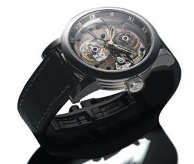 Classical Tourbillon Saphir de chez Corum : étrange vision du temps en apesanteur Classical Tourbillon Saphir de chez Corum : étrange vision du temps en apesanteur