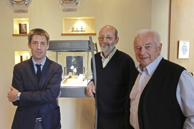Lucas Pouedras, directeur de la boutique avec Henri Pescarolo et Jean-Pierre Beltoise Lucas Pouedras, directeur de la boutique avec Henri Pescarolo et Jean-Pierre Beltoise