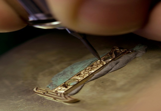 Corum Golden Bridge : céramique noire pour boitier tonneau Corum Golden Bridge : céramique noire pour boitier tonneau