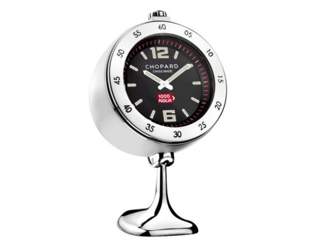 Chopard : rouge racing pour pendulette de bureau Chopard : rouge racing pour pendulette de bureau