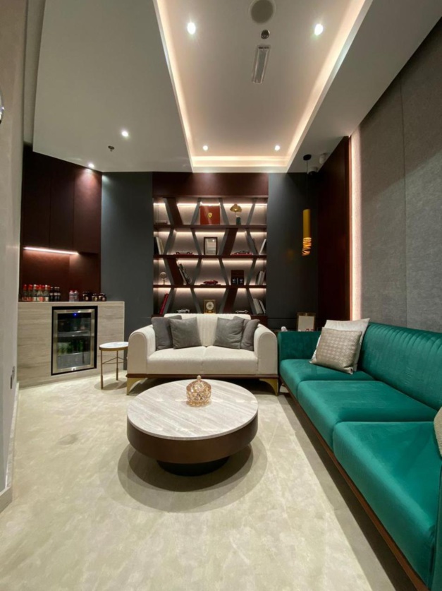 Dubaï : Gate Avenue at DIFC, un "mall" très masculin avec montres d'occasion et costumes sur-mesure