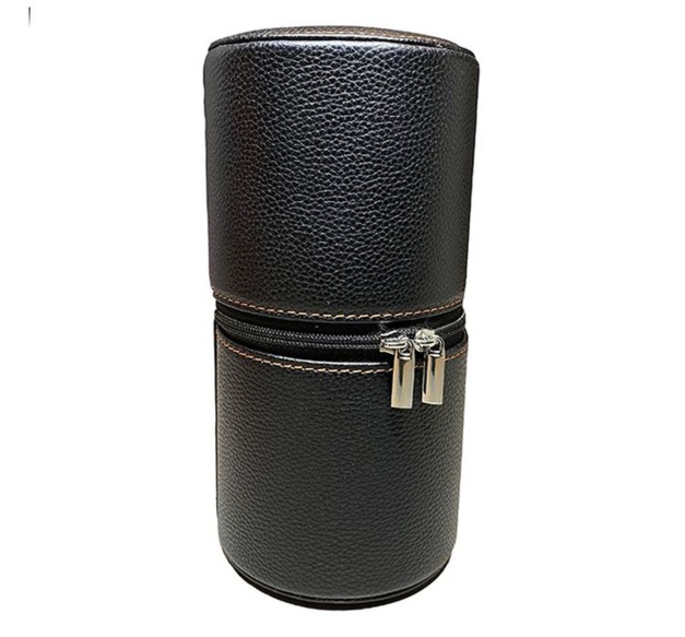 Kronokeeper : le tube de voyage en cuir pour deux montres Kronokeeper : le tube de voyage en cuir pour deux montres