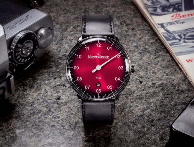 MeisterSinger Neo : bordeaux fumé en 36 ou 40 mm MeisterSinger Neo : bordeaux fumé en 36 ou 40 mm