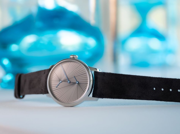 Le Régulateur Louis Erard x Atelier oï : heures rayonnantes Le Régulateur Louis Erard x Atelier oï : heures rayonnantes