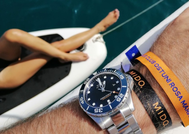 Mido partenaire du Red Bull Cliff Diving : "plongeuse" et plongeurs de haut vol Mido partenaire du Red Bull Cliff Diving : "plongeuse" et plongeurs de haut vol