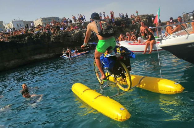 Mido partenaire du Red Bull Cliff Diving : "plongeuse" et plongeurs de haut vol Mido partenaire du Red Bull Cliff Diving : "plongeuse" et plongeurs de haut vol