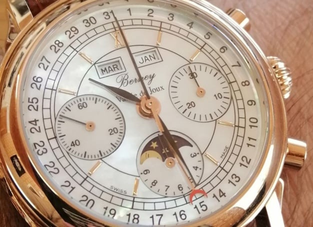 Berney : un somptueux chrono en or rose avec cadran nacre et Valjoux 88 Berney : un somptueux chrono en or rose avec cadran nacre et Valjoux 88