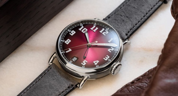 Moser Heritage Dual Time : bordeaux fumé GMT Moser Heritage Dual Time : bordeaux fumé GMT