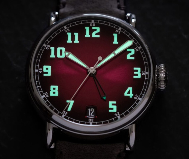 Moser Heritage Dual Time : bordeaux fumé GMT