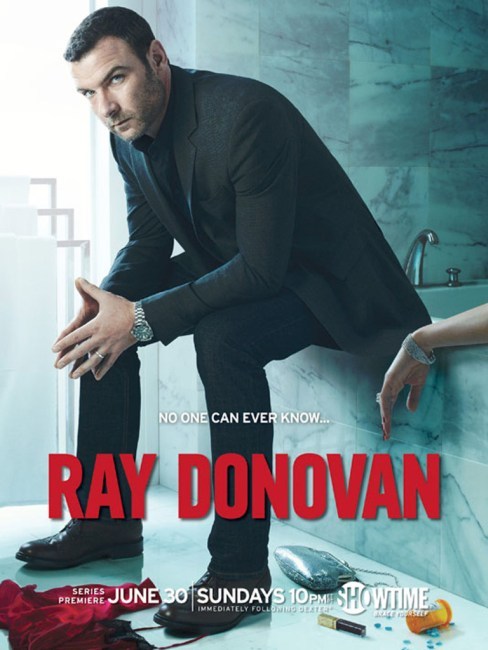 Ray Donovan : Liev Schreiber porte une Omega Seamaster Planet Ocean