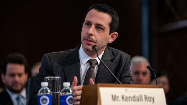 Succession : Jeremy Strong porte une Patek Philippe Nautilus en acier avec cadran bleu