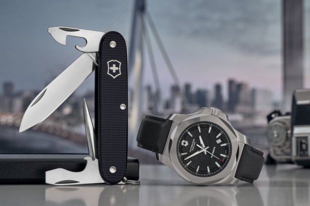 Victorinox : l'I.N.O.X et le Pioneer Alox pour un coffret réservé au marché français Victorinox : l'I.N.O.X et le Pioneer Alox pour un coffret réservé au marché français