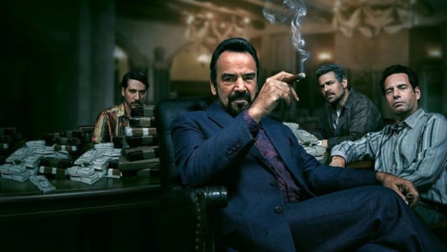 Narcos : Damian Alcazar porte une Rolex Daytona or et acier Narcos : Damian Alcazar porte une Rolex Daytona or et acier