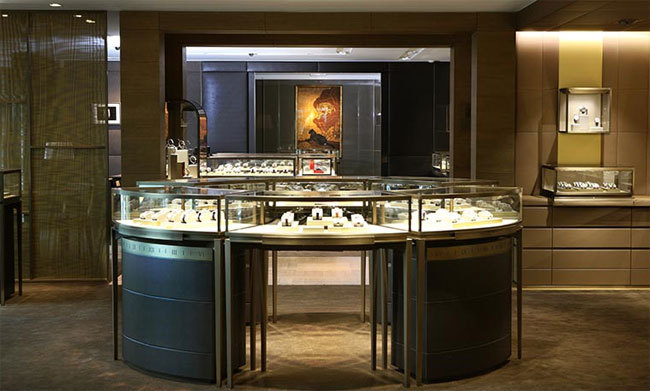 Genève : Cartier rue du Rhône rouvre ses portes… Genève : Cartier rue du Rhône rouvre ses portes…