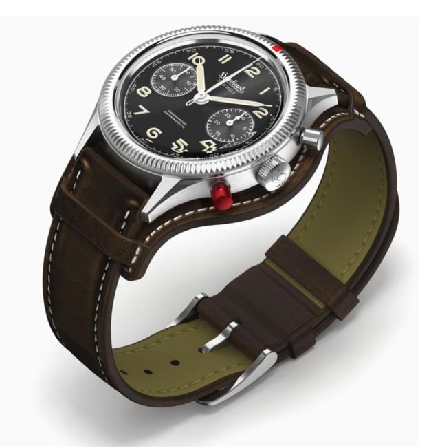 Hanhart 417 ES 39 mm "Red Lion" : un chrono historique qui retrouve sa taille d'origine Hanhart 417 ES 39 mm "Red Lion" : un chrono historique qui retrouve sa taille d'origine
