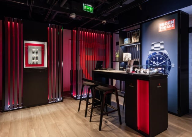 Tudor s'offre un pop-up store sur les Champs-Elysées Tudor s'offre un pop-up store sur les Champs-Elysées