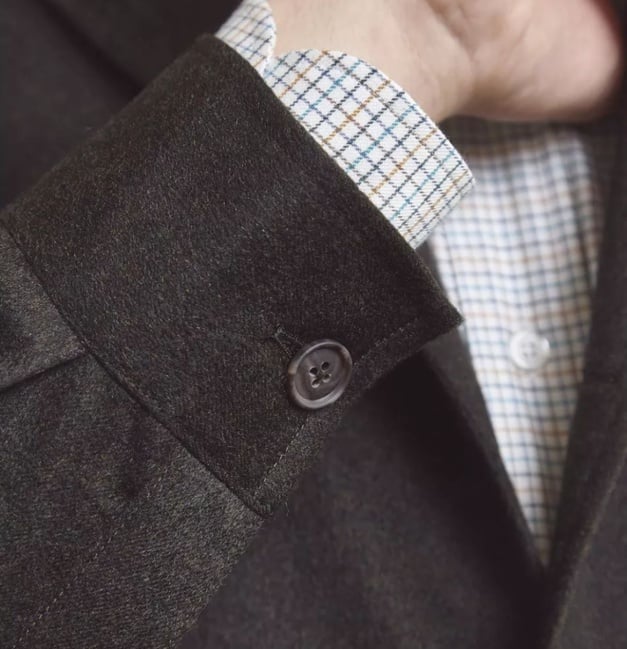 Détail manche boutonnée Teba Bel y Cia Détail manche boutonnée Teba Bel y Cia