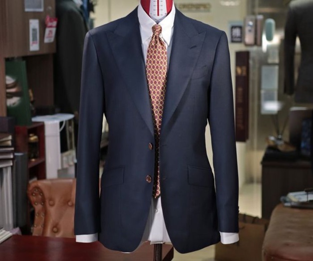 Les costumes en cachemire : un peu de douceur dans un monde de brutes Les costumes en cachemire : un peu de douceur dans un monde de brutes