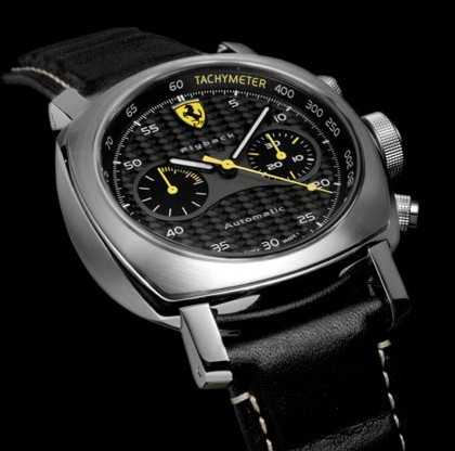 La collection Ferrari Scuderia d’Officine Panerai arbore fièrement l’écusson au cheval cabré La collection Ferrari Scuderia d’Officine Panerai arbore fièrement l’écusson au cheval cabré
