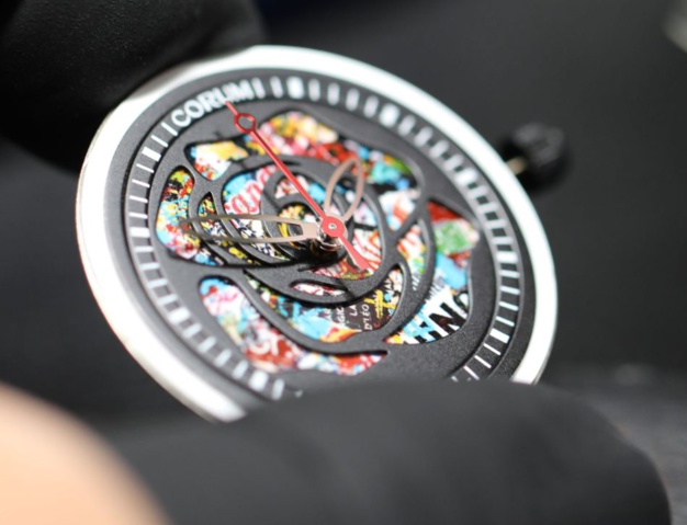 Corum Bubble x Aiiroh : oeuvre d'art de poignet Corum Bubble x Aiiroh : oeuvre d'art de poignet