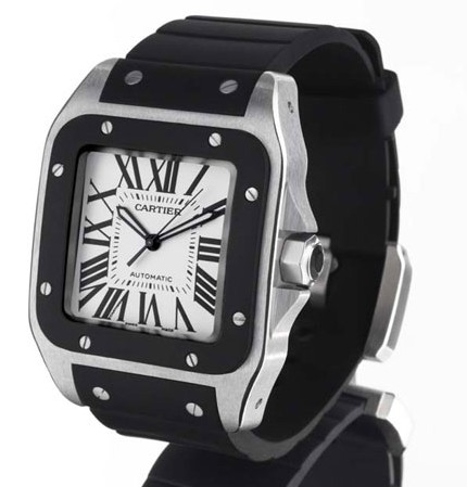 Cartier Santos 100 sur bracelet caoutchouc / Photo Christian Vigier Cartier Santos 100 sur bracelet caoutchouc / Photo Christian Vigier