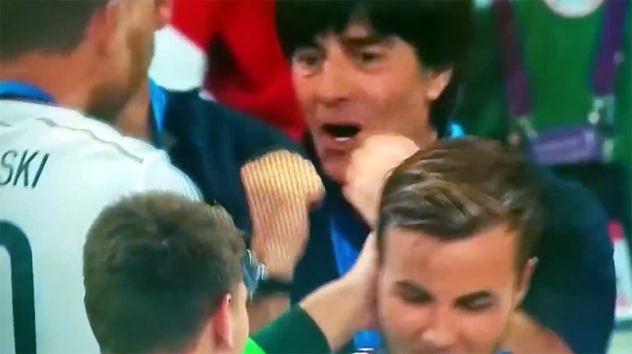 Coupe du monde 2014 : une IWC Portugaise au poignet de Joachim Löw, entraineur de la Mannschaft Coupe du monde 2014 : une IWC Portugaise au poignet de Joachim Löw, entraineur de la Mannschaft
