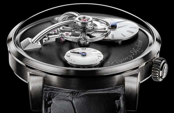 MB&F Legacy Machine 101 : et au centre trône le balancier…