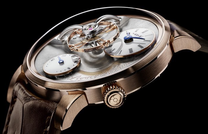 MB&F Legacy Machine 101 : et au centre trône le balancier…