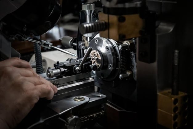 Tout l'art du guillochage selon Breguet Tout l'art du guillochage selon Breguet
