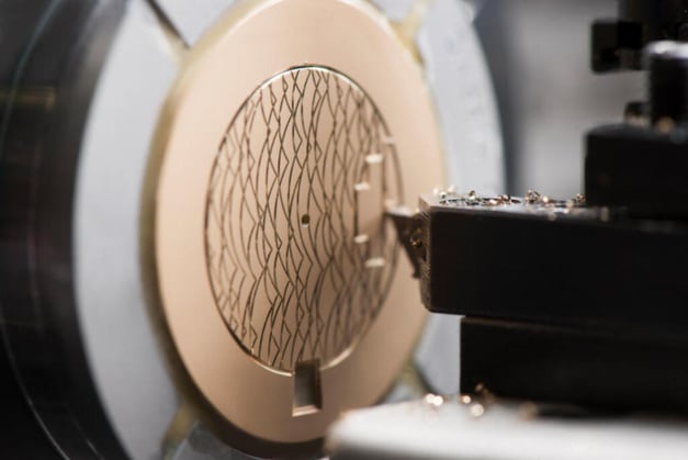 Tout l'art du guillochage selon Breguet Tout l'art du guillochage selon Breguet