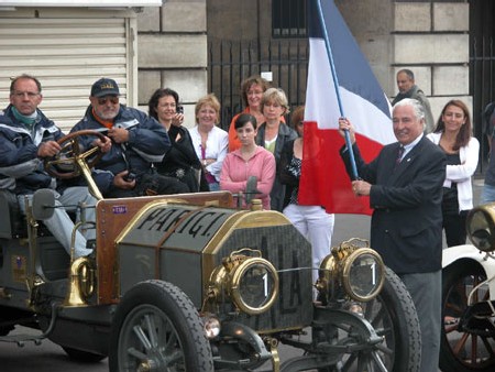 Wyler Genève sponsorise le convoi centenaire de Paris-Pékin et prouve la robustesse de son chronographe