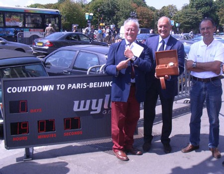 Wyler Genève sponsorise le convoi centenaire de Paris-Pékin et prouve la robustesse de son chronographe
