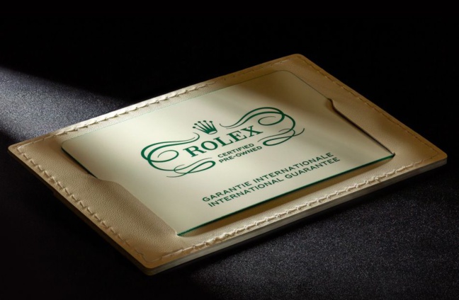 Valable deux ans, la carte de garantie atteste de l’authenticité et du bon fonctionnement de la montre Rolex Certified Pre‑Owned. @ Rolex/Federico Berardi Valable deux ans, la carte de garantie atteste de l’authenticité et du bon fonctionnement de la montre Rolex Certified Pre‑Owned. @ Rolex/Federico Berardi