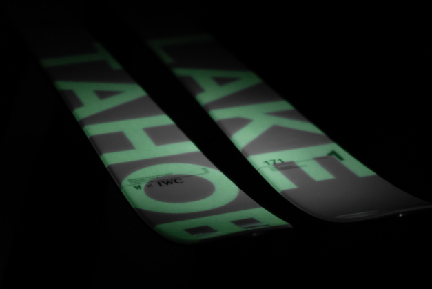 IWC : édition limitée de 55 skis freestyle luminescents avec The Faction Collection