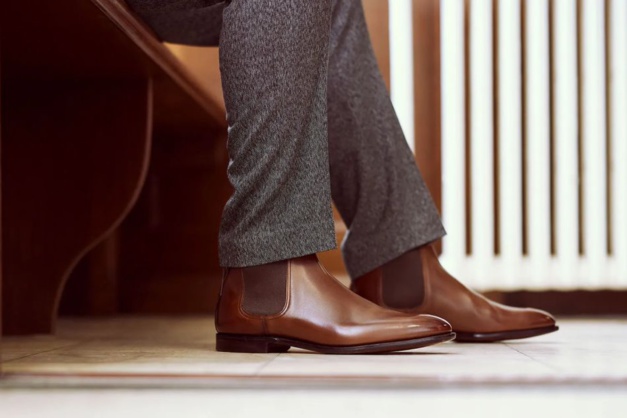 Crockett & Jones créé la boots basse Chelsea Hamilton pour les 60 ans de James Bond Crockett & Jones créé la boots basse Chelsea Hamilton pour les 60 ans de James Bond