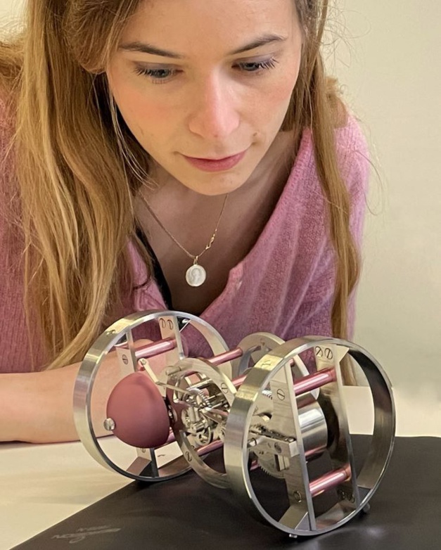 Maison Alcée : une splendide pendulette de table à assembler soi-même