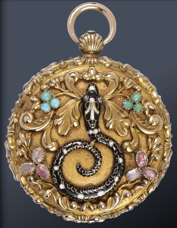 Montre de poche ronde en or jaune, décor en relief avec émail et pierres (turquoises et améthystes) et un serpent émaillé noir, cadran en agent, 12 chiffres romains et minuterie externe – 1826 Montre de poche ronde en or jaune, décor en relief avec émail et pierres (turquoises et améthystes) et un serpent émaillé noir, cadran en agent, 12 chiffres romains et minuterie externe – 1826