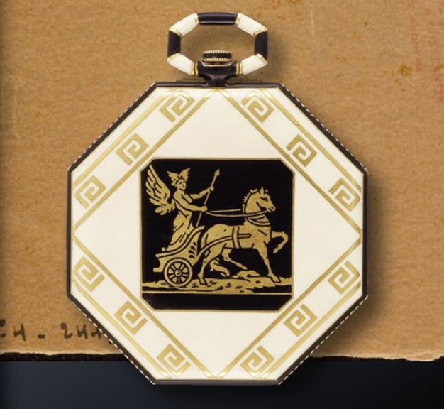 Montre de poche Verger Frères, or jaune et émail, octogonale, décor frise de style grec sur le pourtour et scène représentant probablement Hermès sur son char, or jaune, émail noir et blanc coquille d’oeuf, cadran argenté avec 12 chiffres romains, aiguilles poires en acier bleui – 1921 Montre de poche Verger Frères, or jaune et émail, octogonale, décor frise de style grec sur le pourtour et scène représentant probablement Hermès sur son char, or jaune, émail noir et blanc coquille d’oeuf, cadran argenté avec 12 chiffres romains, aiguilles poires en acier bleui – 1921