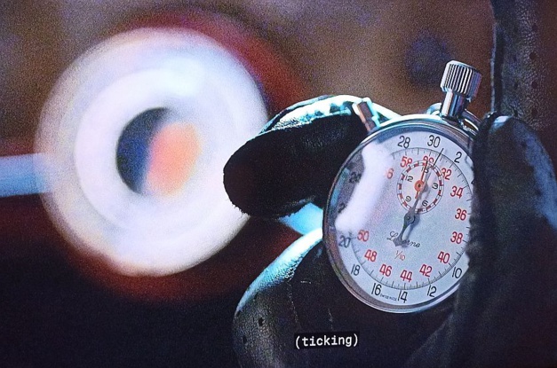 Godfather of Harlem : Elvis Nolasco utilise un chronographe de poche Lucerne Godfather of Harlem : Elvis Nolasco utilise un chronographe de poche Lucerne