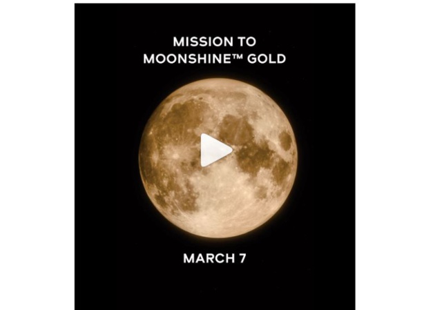 Omega et Swatch lancent une version Moonshine de la Moonswatch