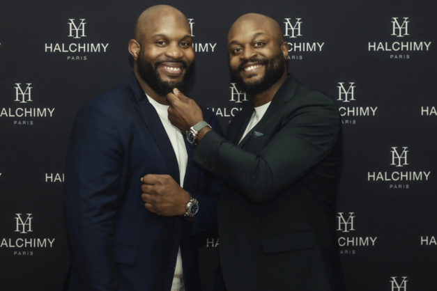 Kevin et Nicolas Oualli, les fondateurs de la Maison d’horlogerie Halchimy. Originaires de la Guadeloupe, ces entrepreneurs passionnés d’horlogerie ont réalisé leur rêve : créer leur marque de montres. Kevin et Nicolas Oualli, les fondateurs de la Maison d’horlogerie Halchimy. Originaires de la Guadeloupe, ces entrepreneurs passionnés d’horlogerie ont réalisé leur rêve : créer leur marque de montres.